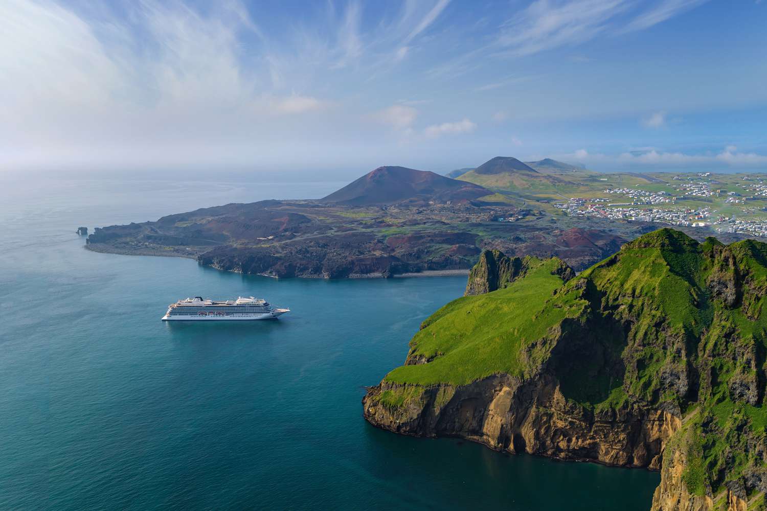 Vue aérienne d'une croisière Viking approchant d'Hawaï