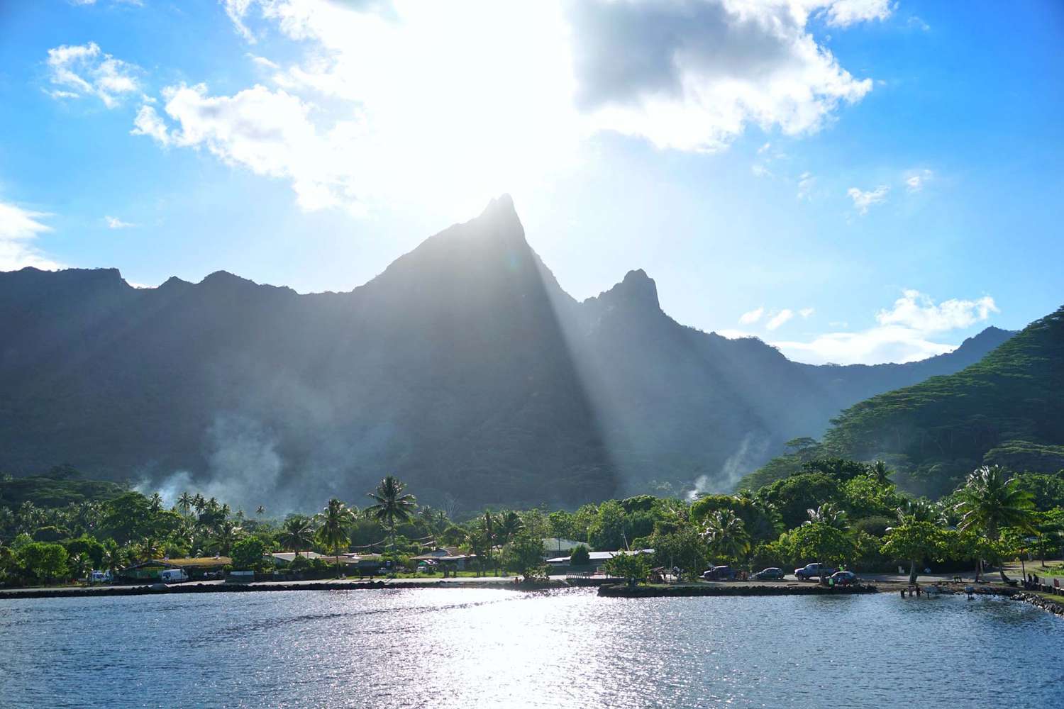 Pics des montagnes sur l'île de Moorea