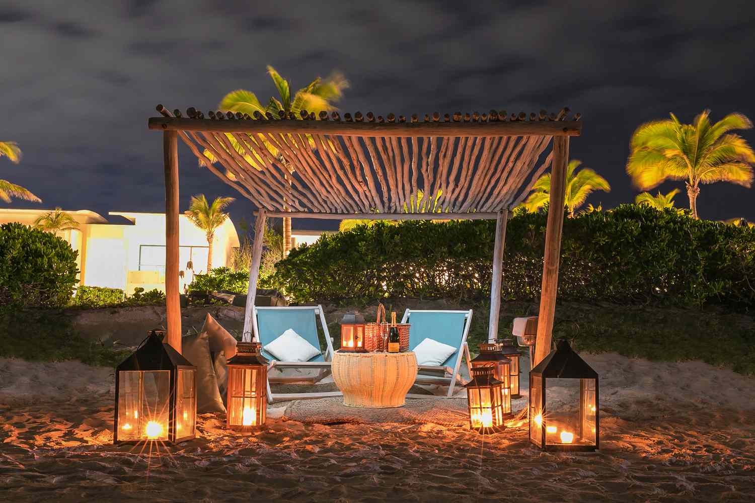 Un pique-nique sur la plage de nuit à Andaz Mayakoba