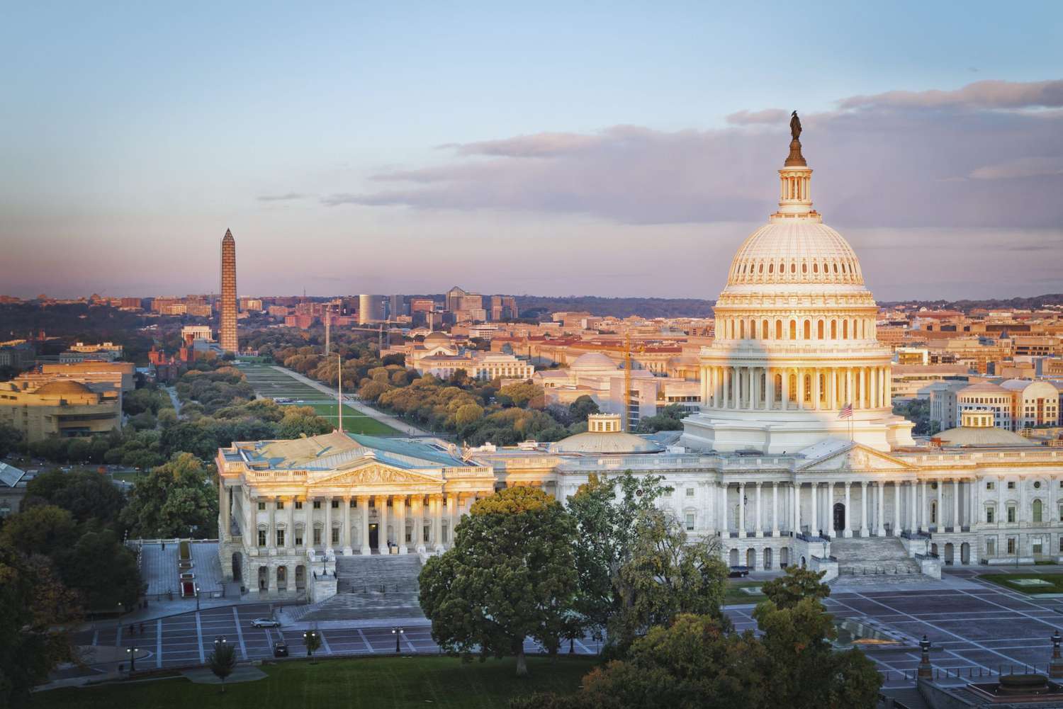 Capitole des États-Unis, National Mall et Washington au lever du soleil depuis la Bibliothèque du Congrès, Washington D.C., États-Unis