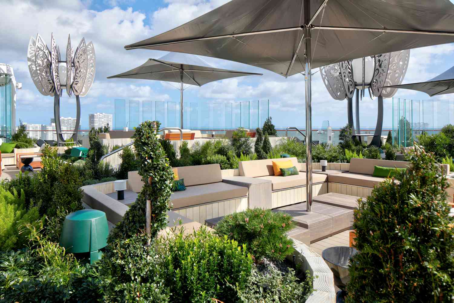 Rooftop Garden - Deck 15 Aft Celebrity Ascent