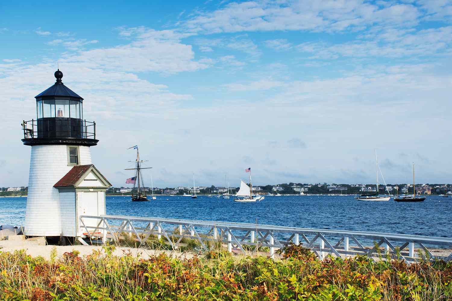 Vue de Brant Point Lighthouse et du port, île de Nantucket, Cape Cod, Massachusetts, USA