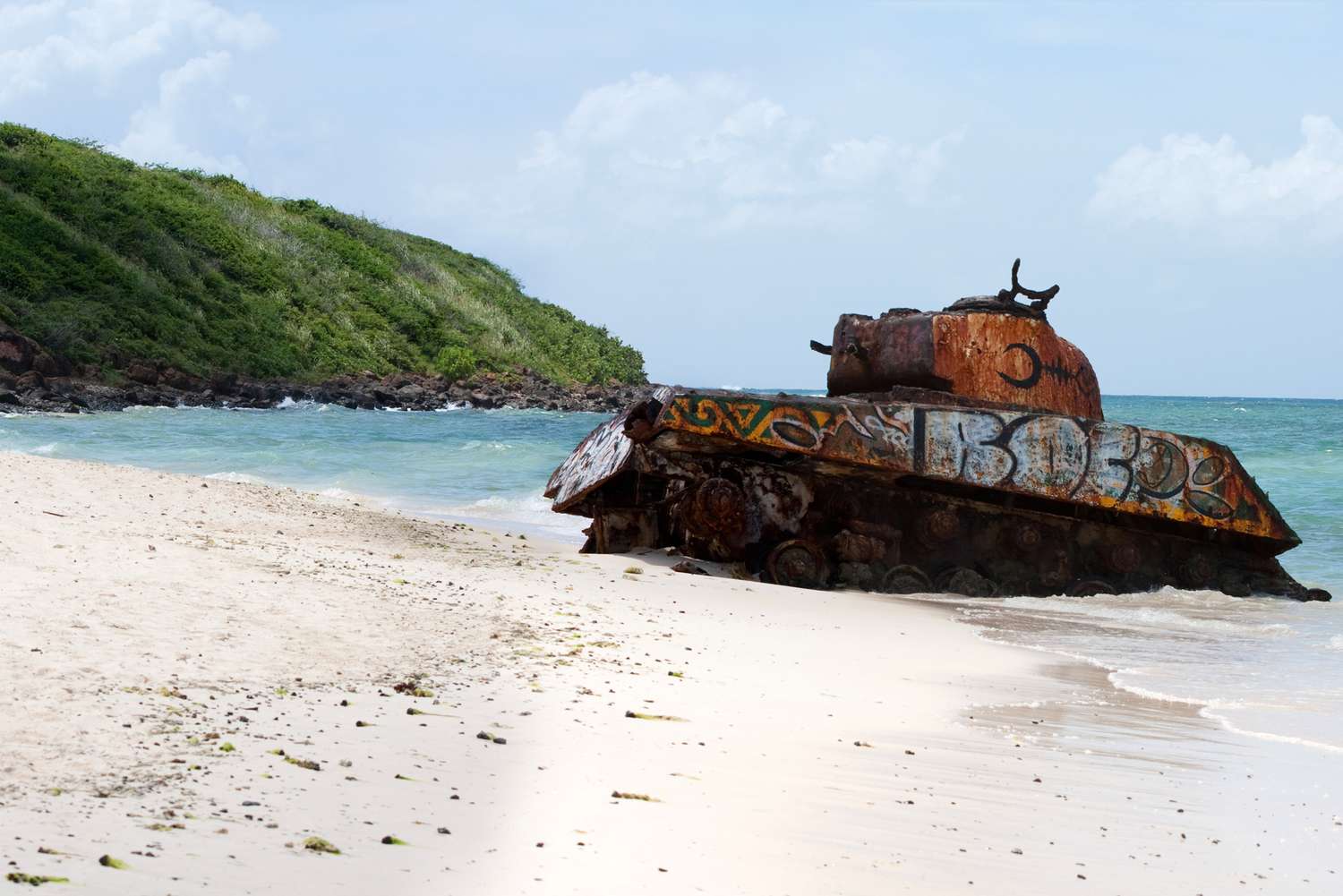 Plage Flamenco Tank militaire