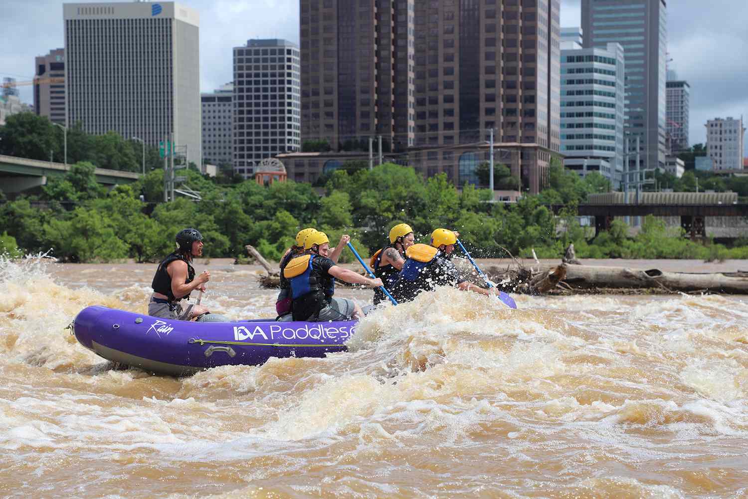 Rafting en eaux vives avec RVA Paddlesports sur la rivière James à Richmond, Virginie.