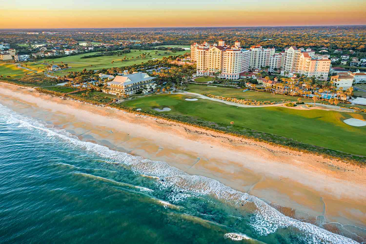 Vue aérienne du Hammock Beach Golf Resort & Spa depuis l'eau