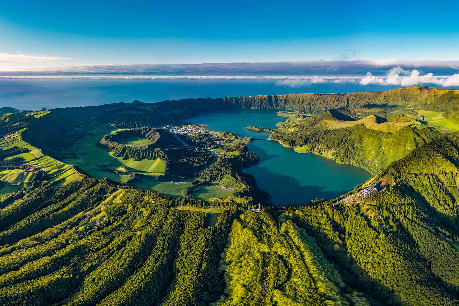 Vue aérienne de Miradouro da Vista do Rei - Sete Cidades à São Miguel, Açores