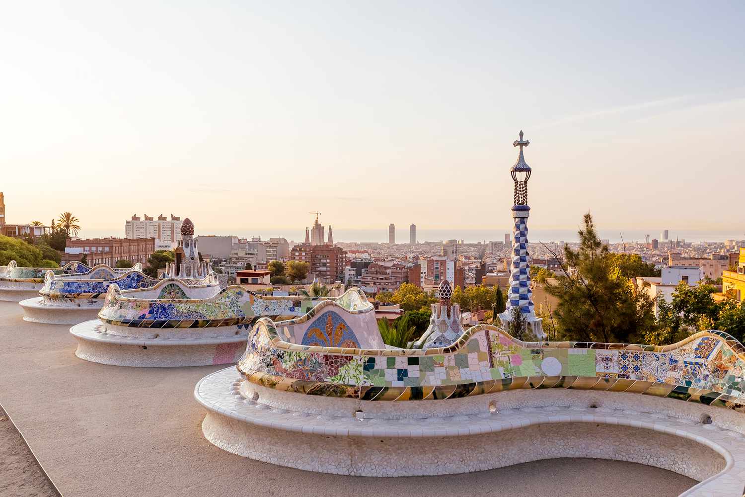Silhouette de Barcelone au lever du soleil, Catalogne, Espagne