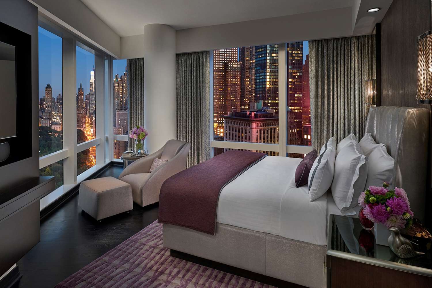 Guest room with view of skyline in Mandarin Oriental