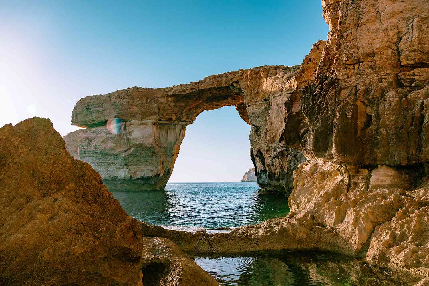 Fenêtre azure au coucher du soleil sur l'île de Gozo, Malte