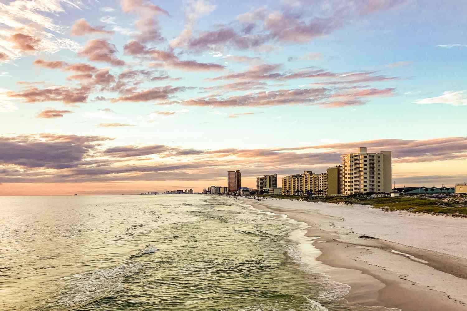 Grands immeubles sur la plage à Panama City Beach, Floride