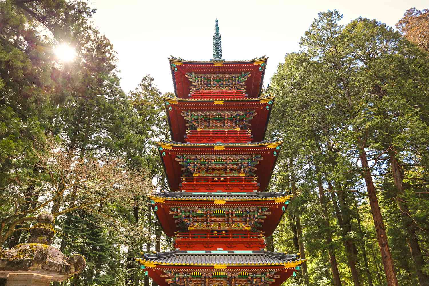 Belle pagode au sanctuaire Toshogu de Nikko. Bâtiment historique. Trésor national du Japon.