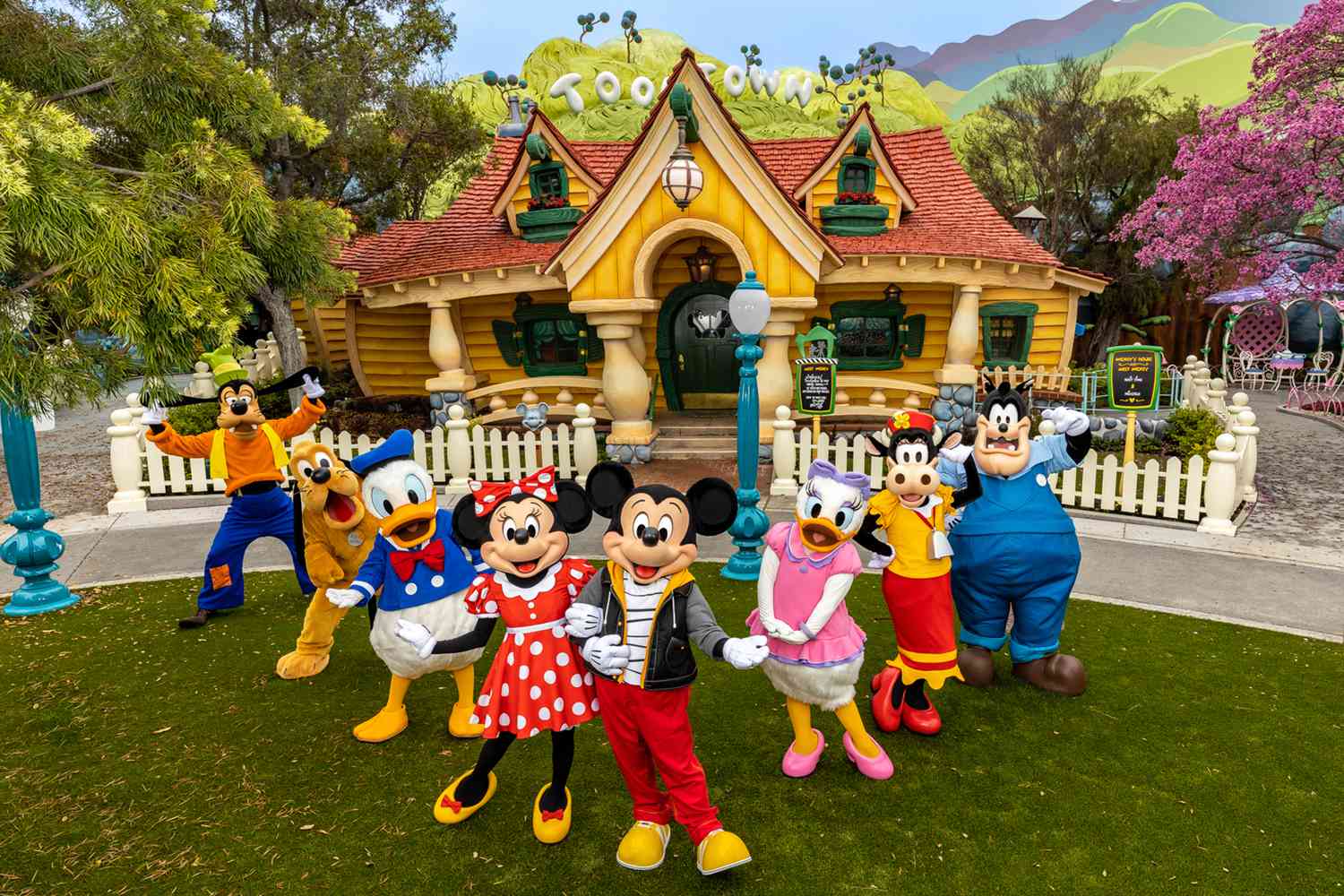 Mickey Mouse, Minnie Mouse et leurs amis de retour à Mickey's Toontown au Disneyland Park