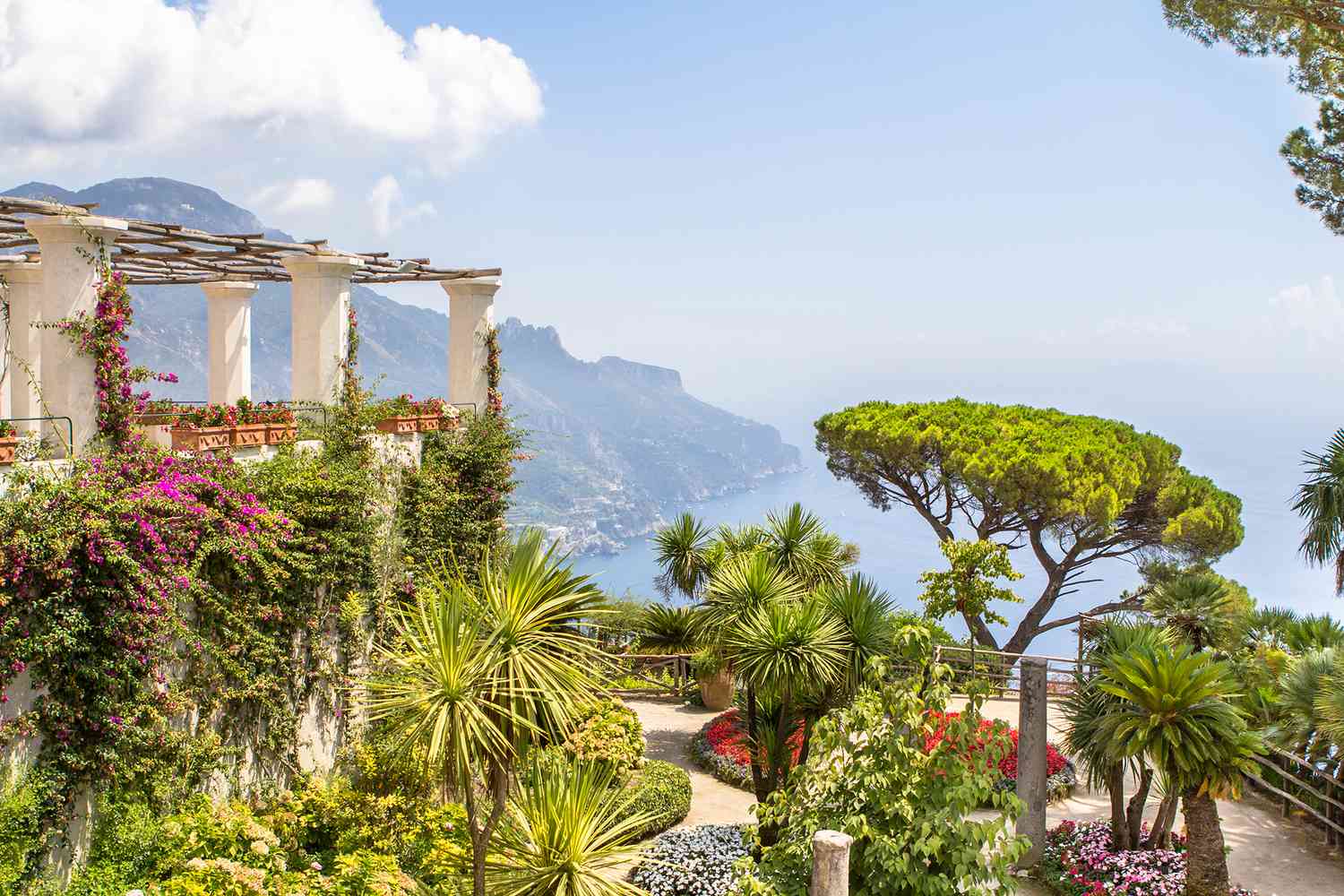 Le jardin de la Villa Rufolo, à Ravello sur la côte amalfitaine d'Italie