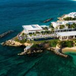 Ce complexe hôtelier à Anguilla propose aux clients une expérience dirigée par un chef pour récolter leur propre sel.