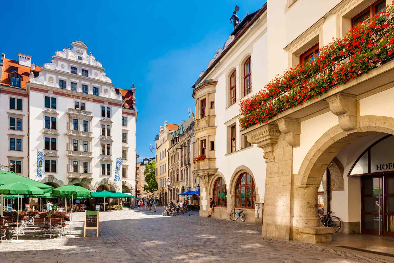La place Platzl avec la Hofbräuhaus à droite - Munich, Bavière, Allemagne