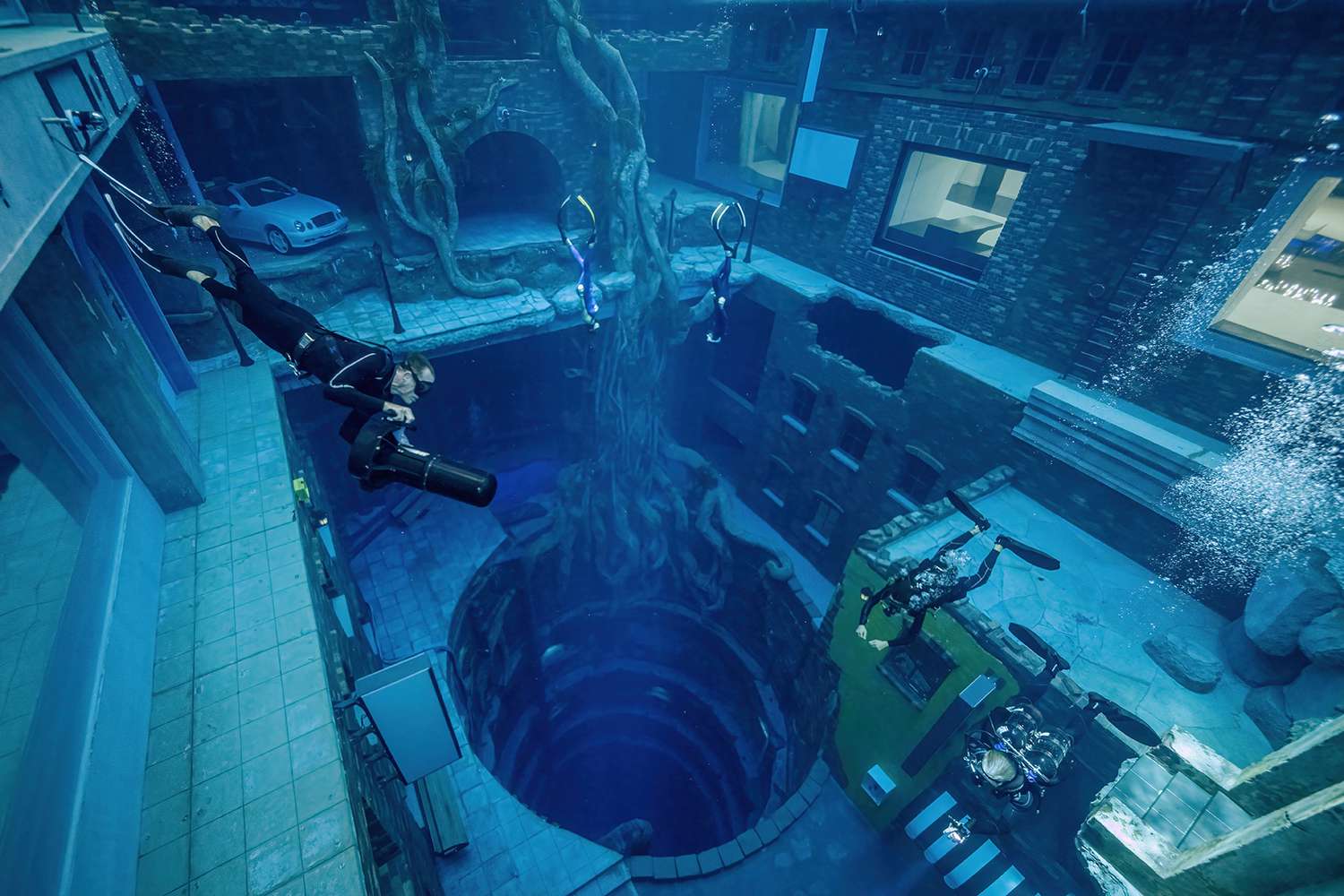 La piscine la plus profonde du monde possède une ‘ville engloutie’ à explorer.