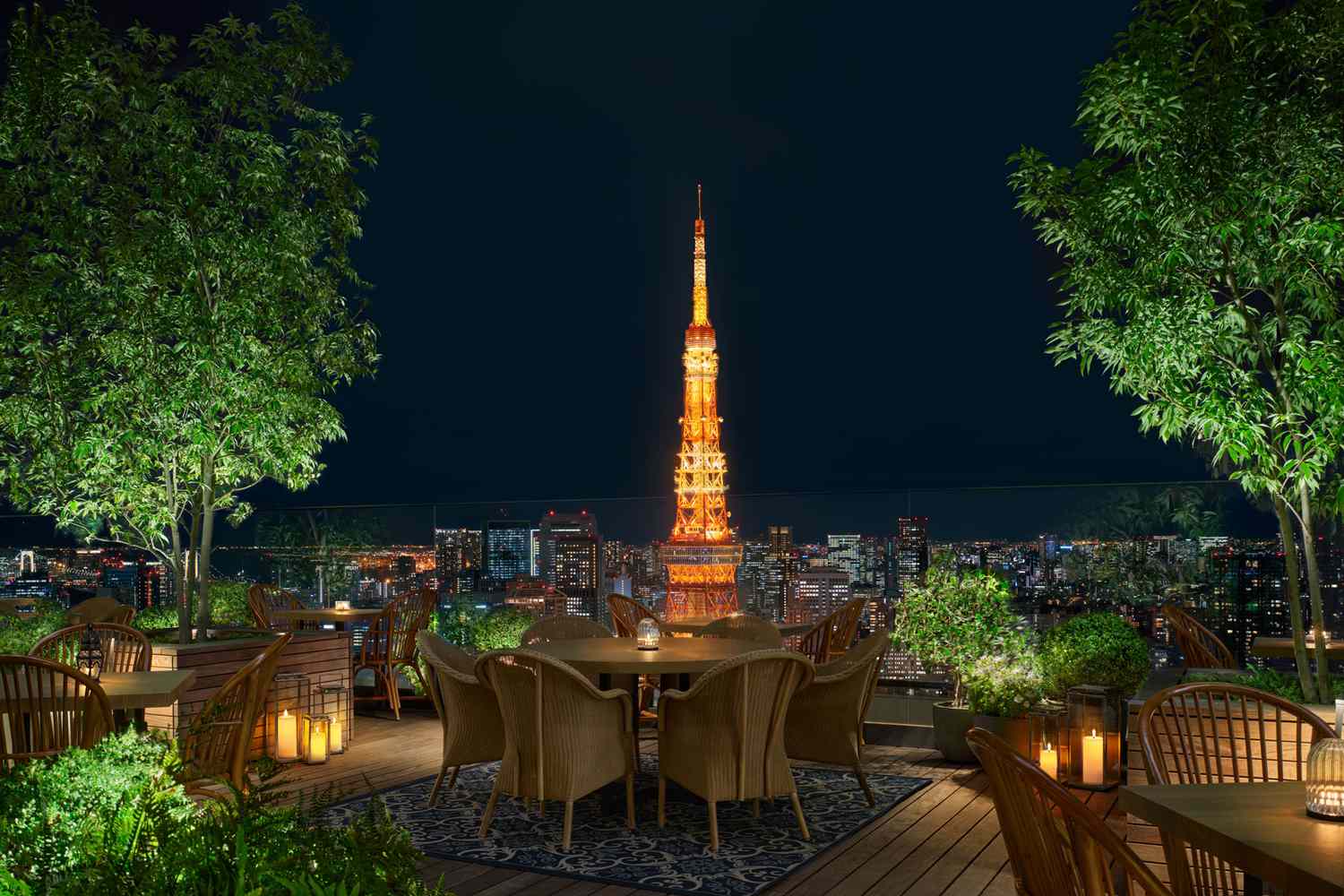 La Tour de Tokyo vue depuis le toit du Tokyo Edition