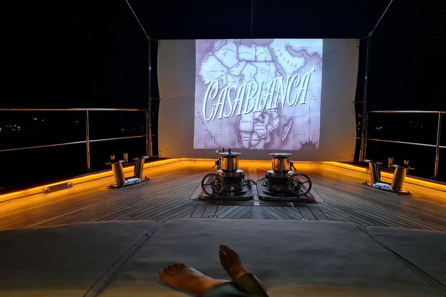Soirée cinéma avec Casablanca à bord du yacht Satori