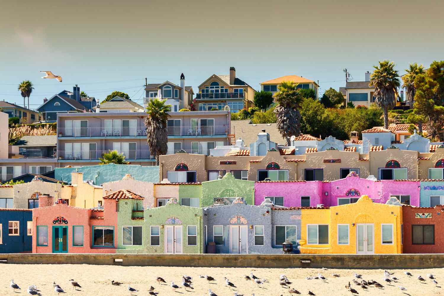 Maisons multicolores en front de mer à Capitola, Californie