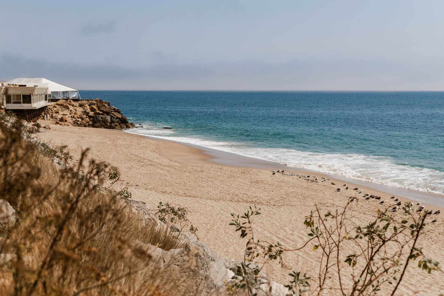 Une plage vide à Malibu