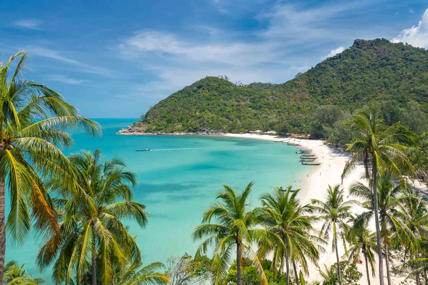 Vue aérienne de la belle plage isolée de Bottle Beach au nord de la célèbre île de Koh Pha Ngan, Thaïlande.