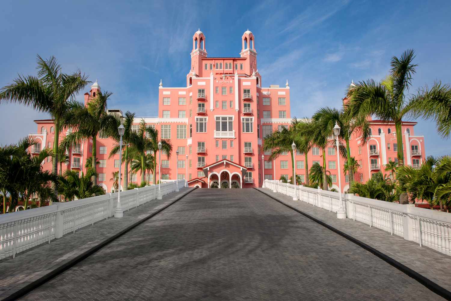 Extérieur rose du Don CeSar