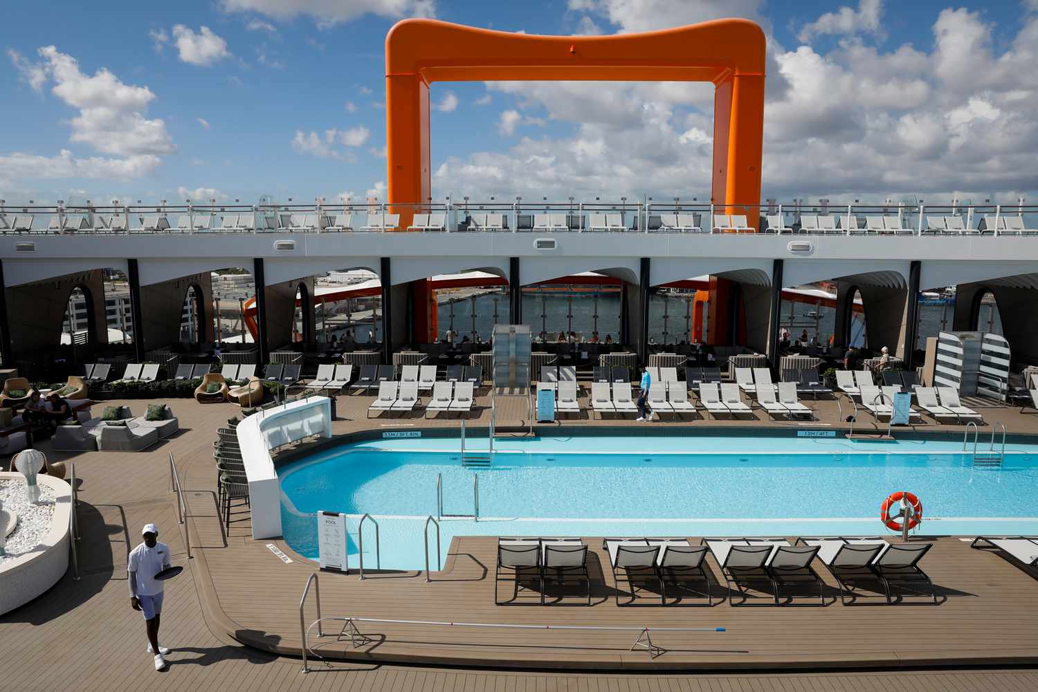Pont supérieur d'une croisière Royal Caribbean