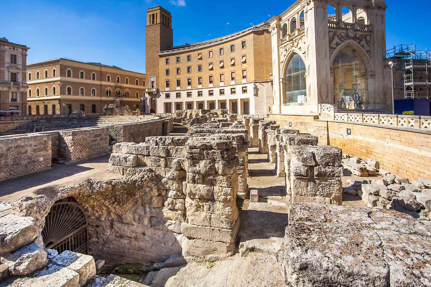 Au théâtre romain de la Piazza Sant'Oronzo à Lecce, Apulie, Italie