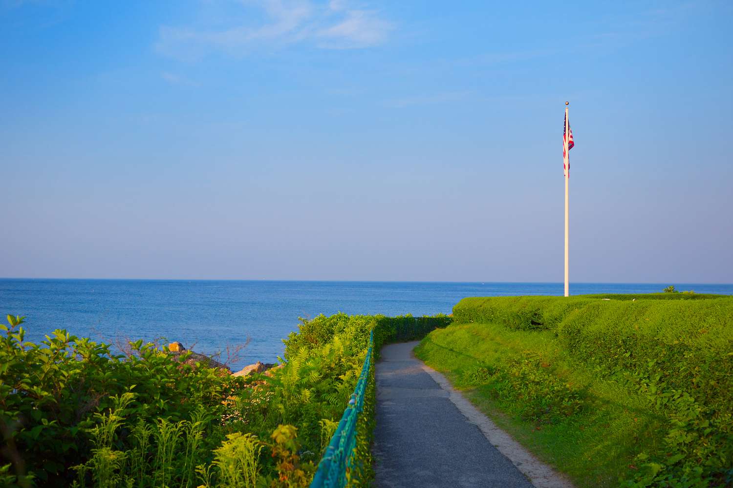 Vue de l'océan Atlantique depuis The Marginal Way, un chemin de randonnée à Ogunquit, Maine