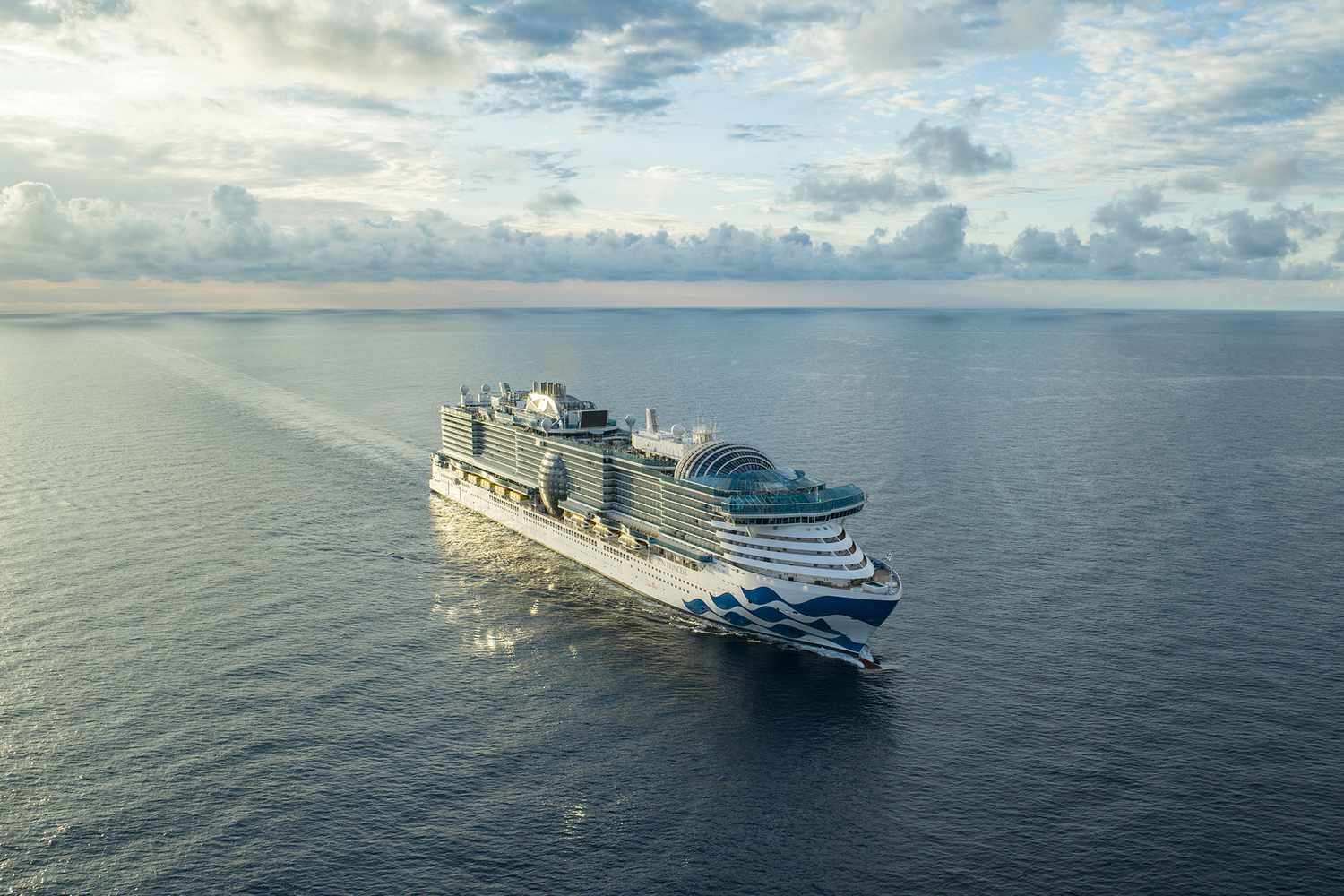 Vue aérienne du navire Sun Princess en mer