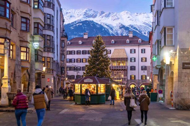 Cette adorable ville de montagne a les marchés de Noël les plus festifs d’Europe.