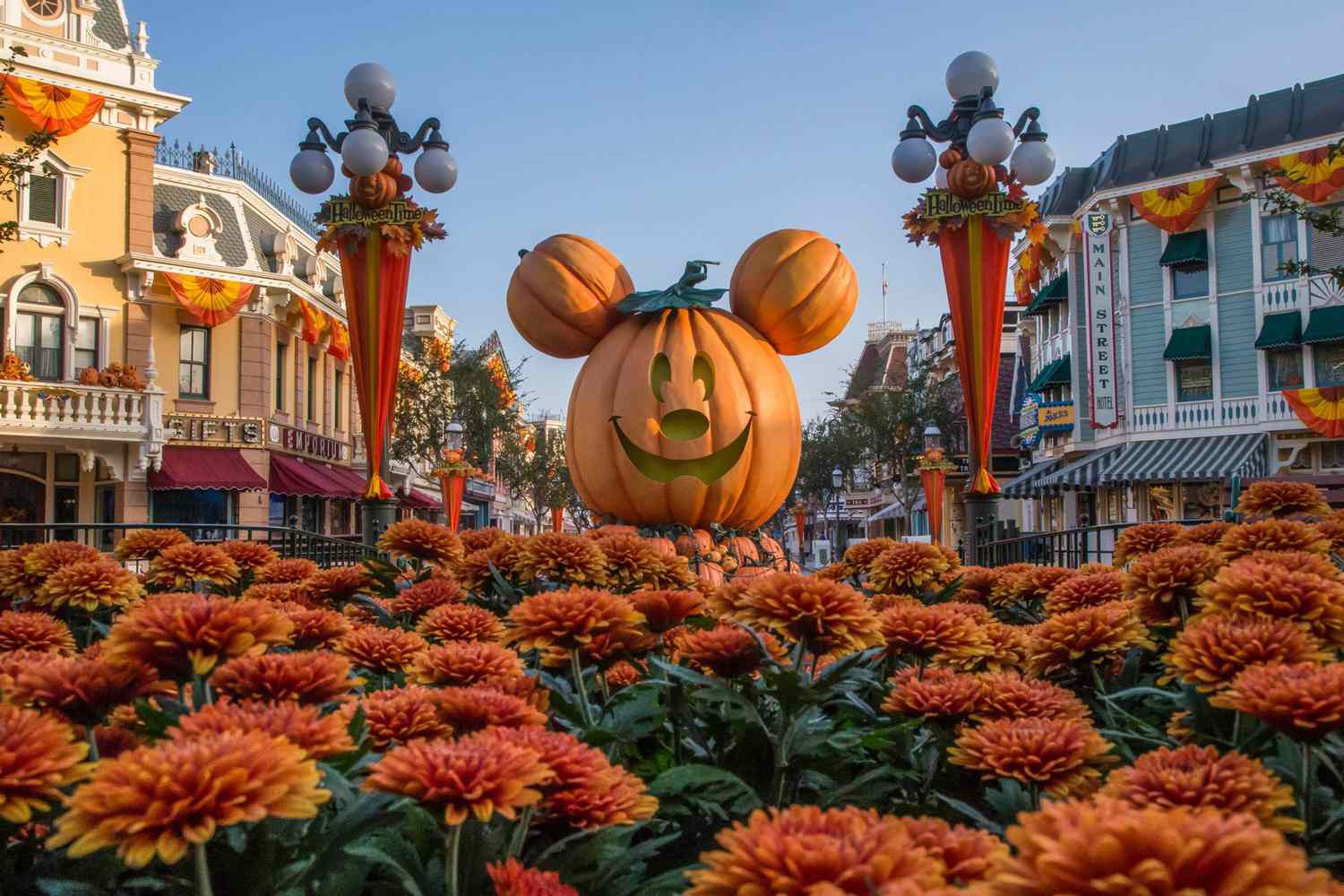 Grande décoration de citrouille à thème Mickey