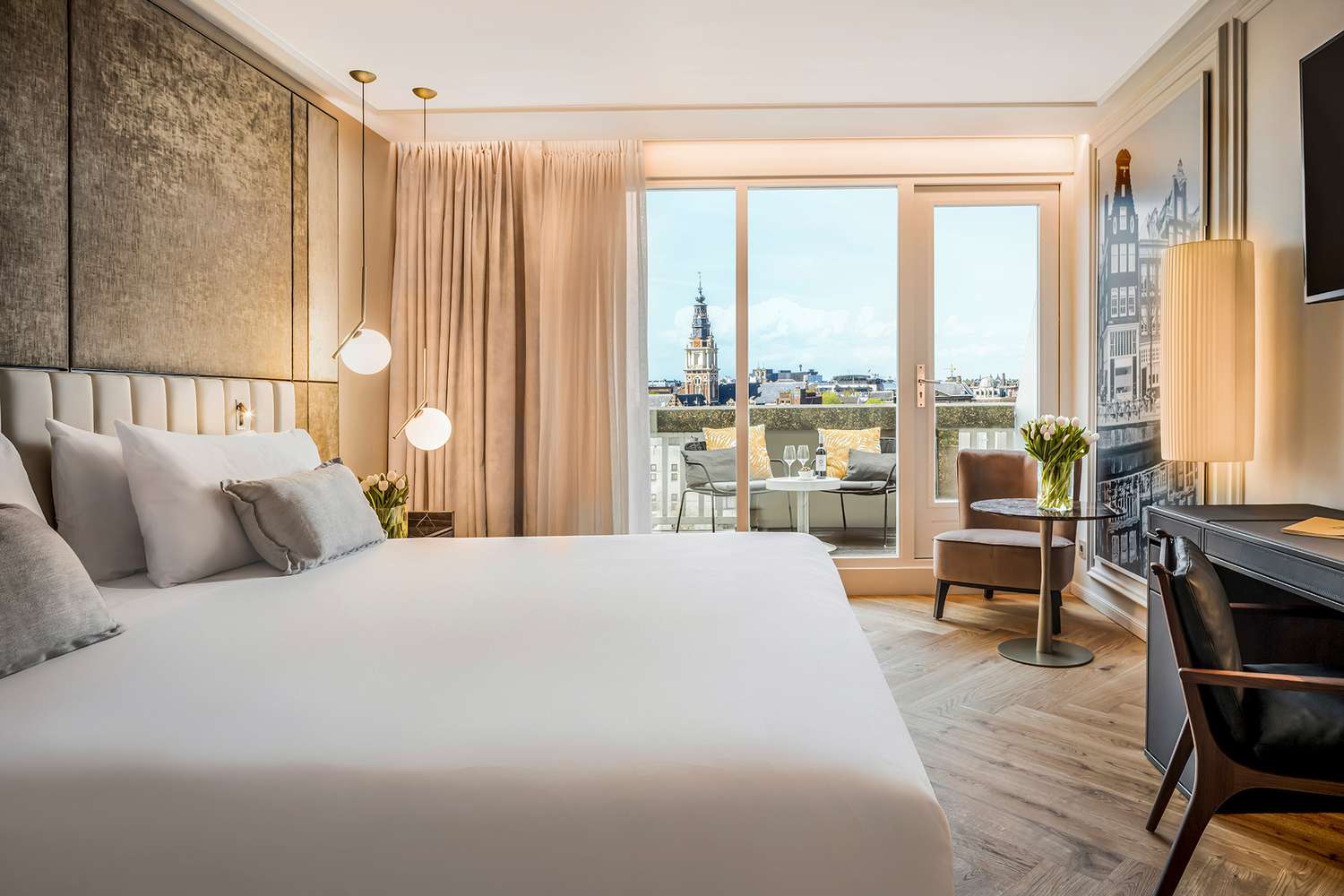 Intérieur d'une chambre Deluxe avec terrasse à l'Anantara Grand Hotel Krasnapolsky, Amsterdam