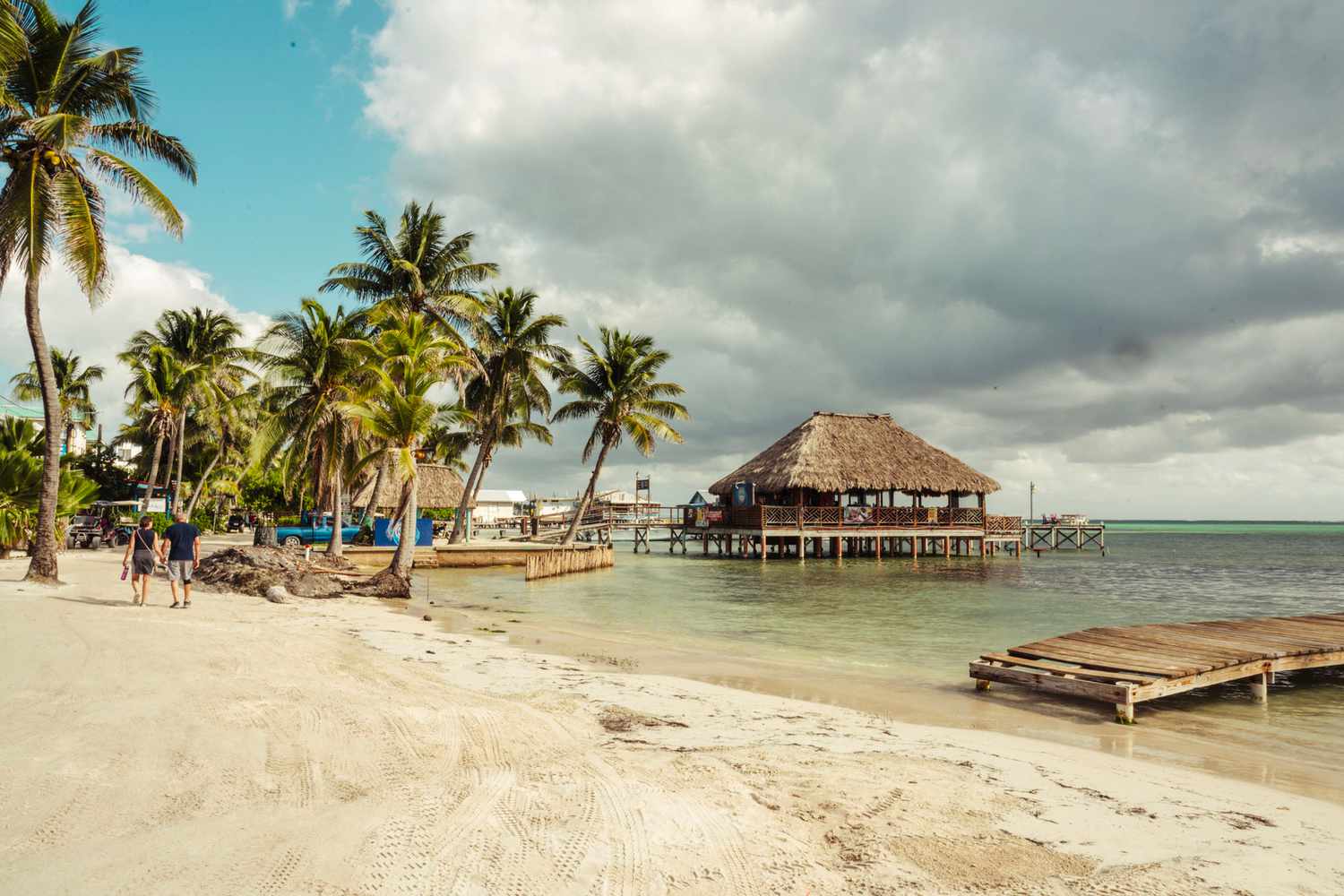 Cette île des Caraïbes offre une plongée et du snorkeling de classe mondiale — et se trouve le long de la deuxième plus grande barrière de corail au monde.
