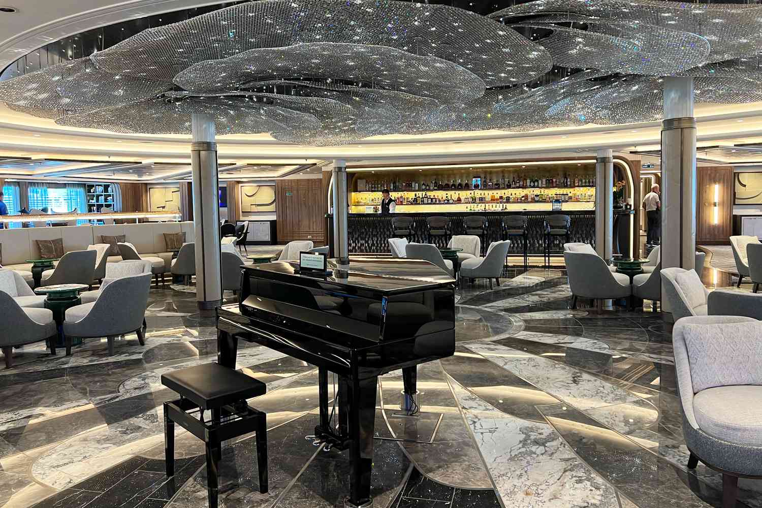 Piano et sièges dans l'Observation Lounge