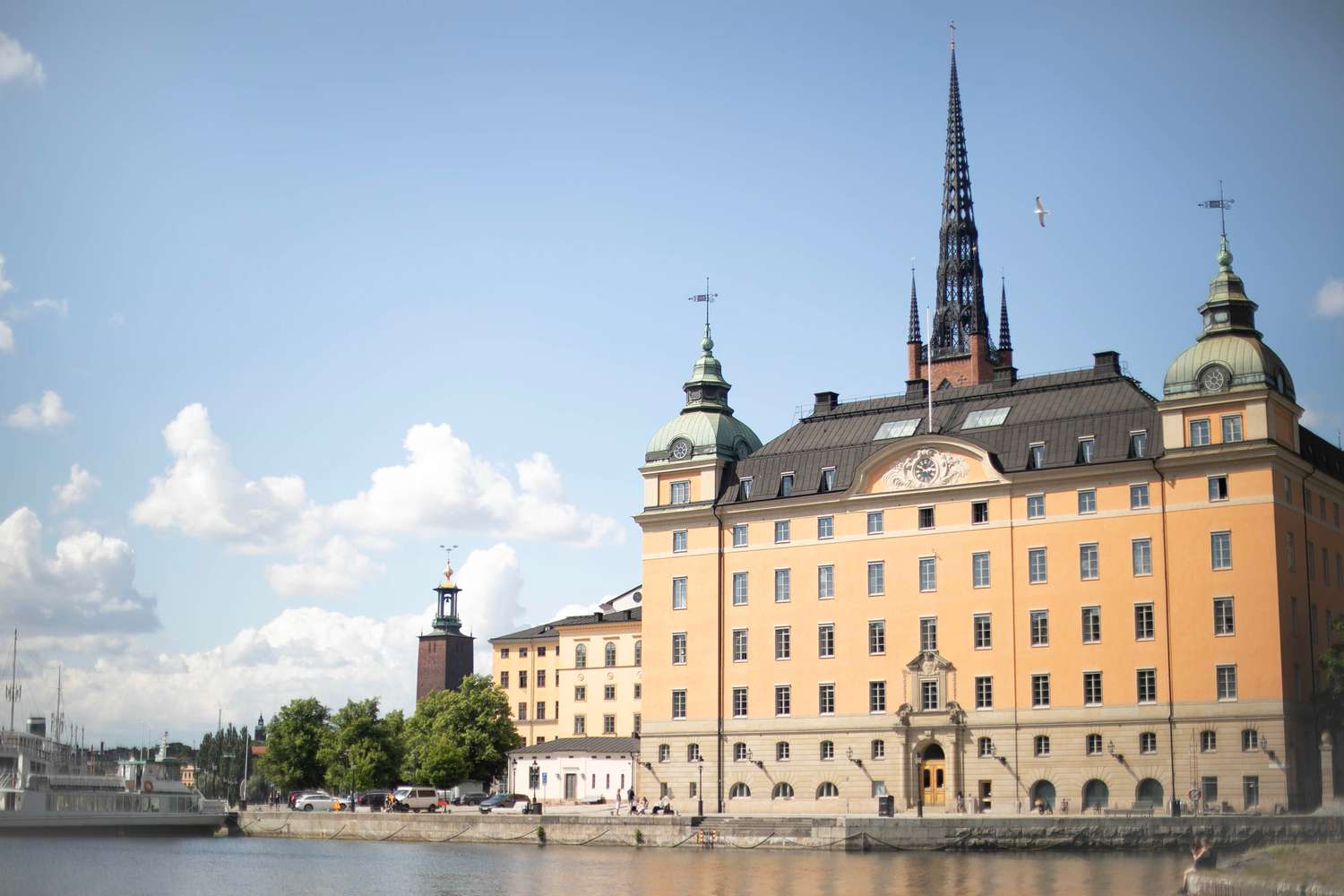 Bâtiment sur l'eau à Stockholm