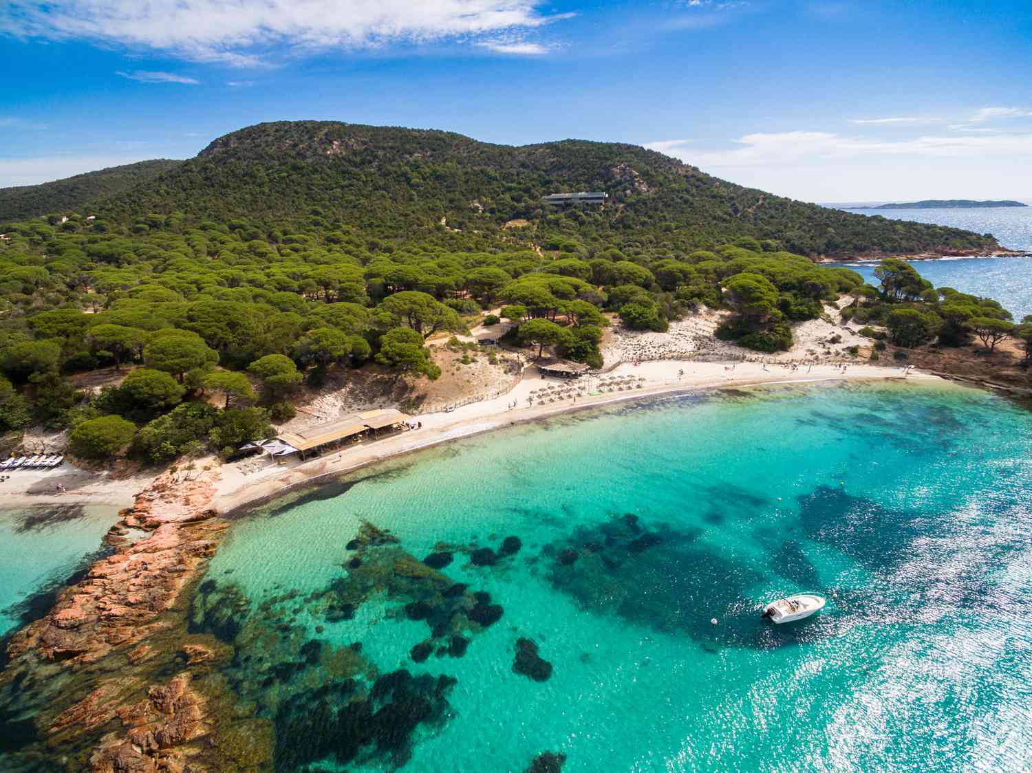 Vue aérienne de la plage de Palombaggia sur l'île de Corse en France
