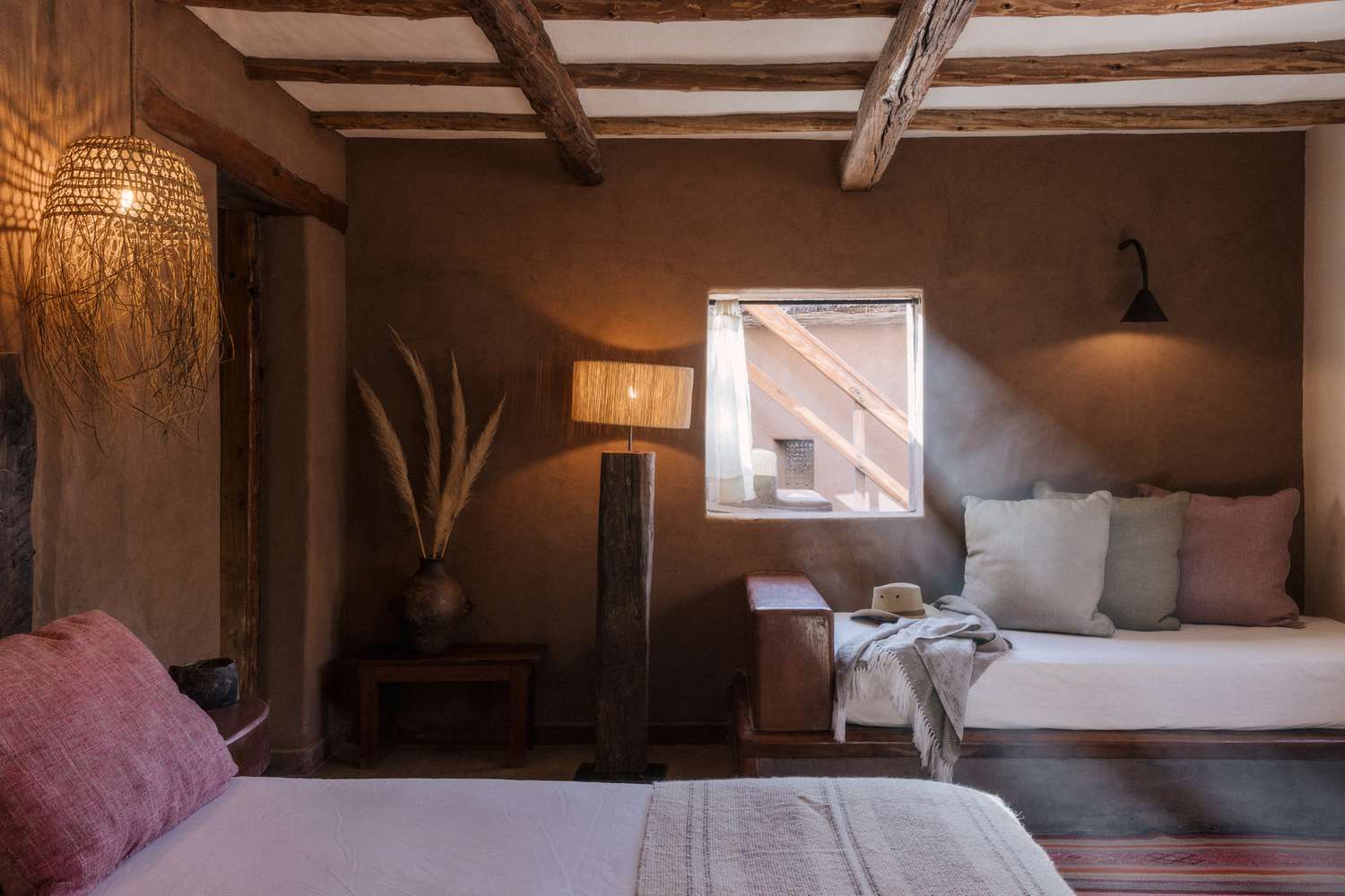 Intérieur d'un studio Pioneer avec la lumière du soleil